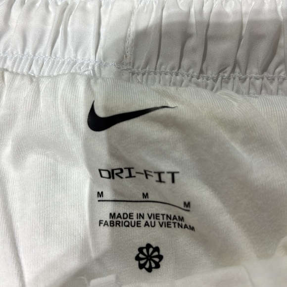 Nike Dri-Fit Running,panty lined,elastic drawstring waist,mesh side panel - Picture 8 of 9